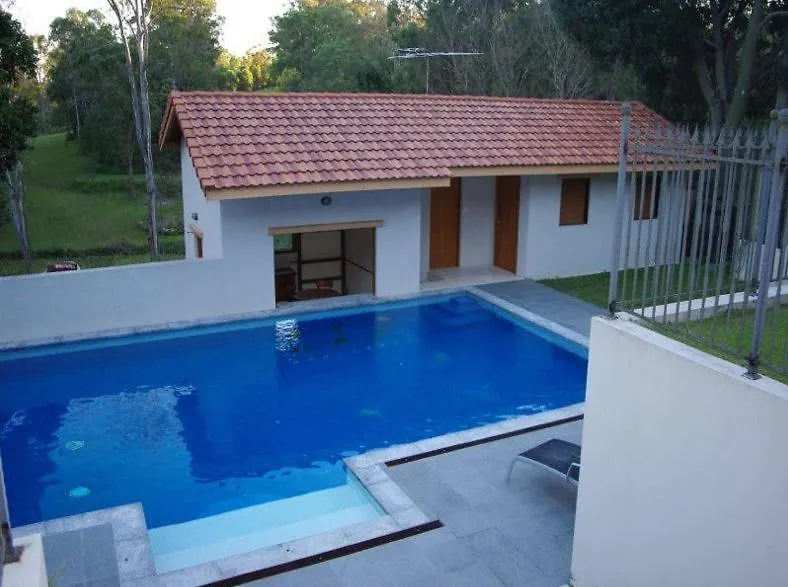 Cozy One Room With Massive Pool Anstead